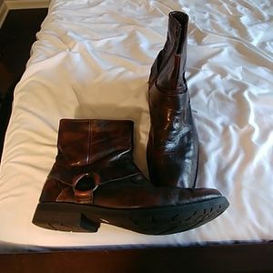 Mens size 12 brown leather Chaps boots.